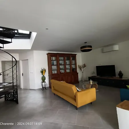 La Bell'angouleme Chambre Hepburn Bed & Breakfast *