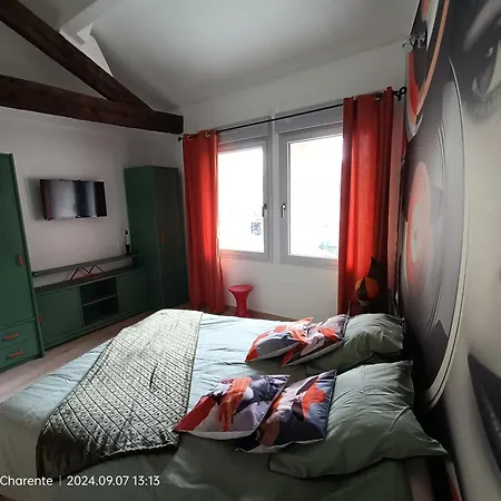 La Bell'angouleme Chambre Hepburn Bed & Breakfast